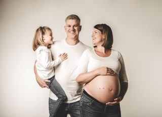 babybauch fotos beim fotograf in der naehe von kirchhain