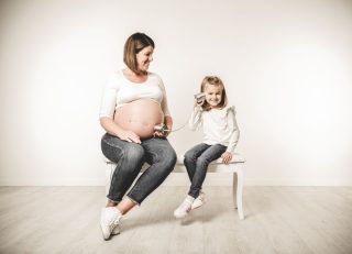 babybauch fotos beim fotograf in der naehe von kirchhain